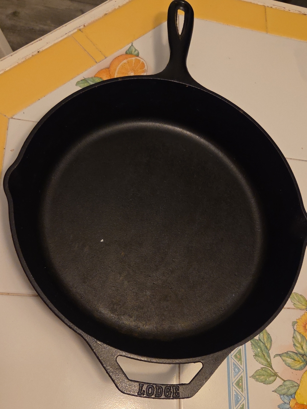 12 Inch Black Cast Iron Skillet - Classic Black Frying Pan Dutton Ranch Logo